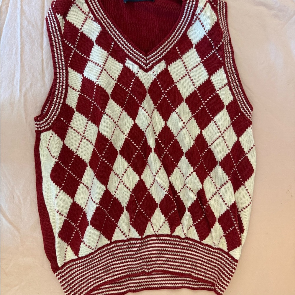 Brandy Melville Argyle Sweater Vest - Red and White